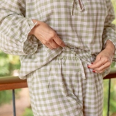 Pijama Elis - Xadrez Oliva e Branco